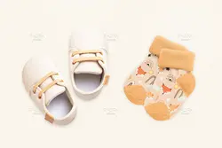 16 موکاپ جوراب بچه گانه در حالت‌های مختلف