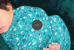 موکاپ قنداق نوزاد از نمای بالا