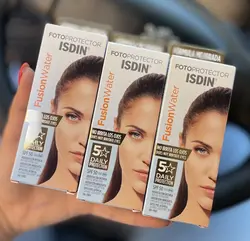ضد آفتاب فیوژن واتر ایزیدن بی رنگ SPF50 اصل