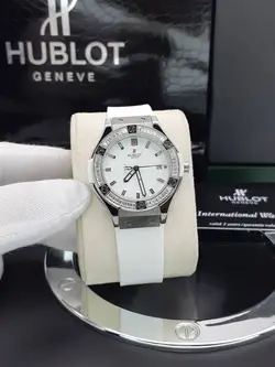 ساعت زنانه هابلوت سه موتور فعال دور نگین موتور ژاپن رند رابر کیفیت عالی رنگ ثابت در رنگ بندی متنوع کد 1917305