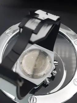 ساعت مردانه هابلوت سه موتوره فعال کوارتز ساخت ژاپن بند رابر جنس شیشه سافایر قاب رنگ ثابت و ضدحساسیت ضدآب کد 1917845