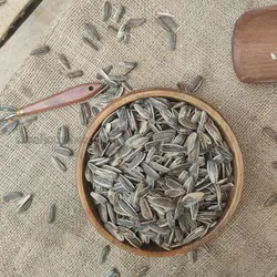 تخمه دور سفید نمکی