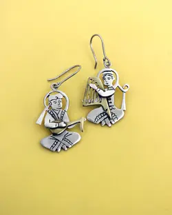 گوشواره نقره نوازنده چنگ و عود