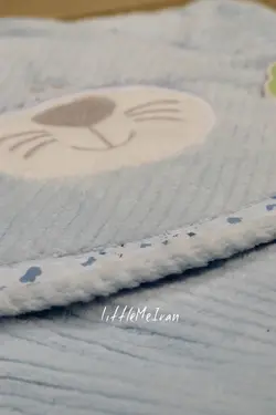 پتو دور پیچ کلاه دار مخمل کبریتی little me