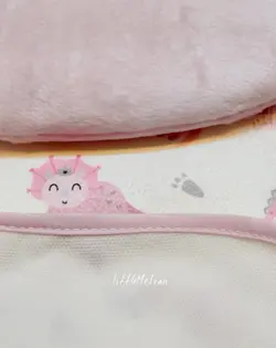 زیرانداز تعویض نوزاد همراه بالش little me طرح دخترونه