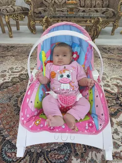 نینی لای لای موزیکال دستی صندلی غذاشو صورتی