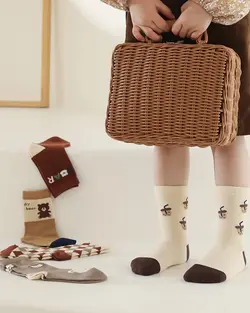 جوراب داخل كركي خرس و بلوط