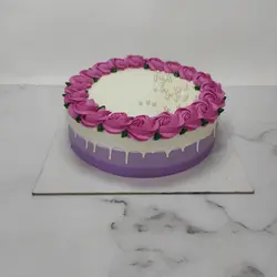 کیک بنفش بزرگ