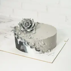 کیک طوسی متوسط