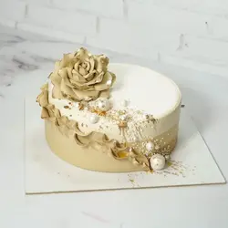 کیک گل طلایی متوسط