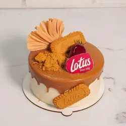 کیک لوتوس متوسط