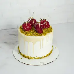 کیک استوانه تزیین پسته