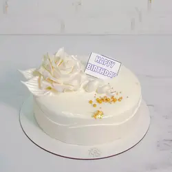 کیک رزسفید بزرگ