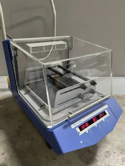 انکوباتور شیکر دار IKA KS 3000 Control