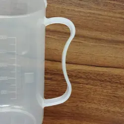 بشر پلاستیکی دسته دار نیم لیتری