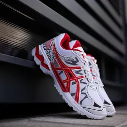 کفش سفید کتانی مردانه برند Asics ورزشی