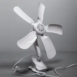 پنکه دیواری یا میزی گیره دار با رنگبندی جذاب