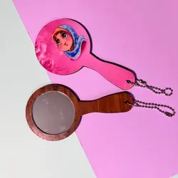 آینه‌ی جیبی دخترانه