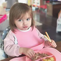 پیشبند غذاخوری کودک صورتی و بنفش بسته ۲ عددی تویست شیک