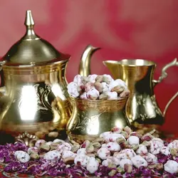 نقل گل محمدی درشت با مغز گردو