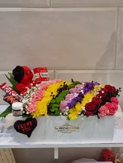 باکس گل باشکلات و عروسک 26