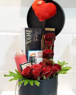 باکس گل باشکلات و عروسک 14