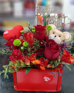 باکس گل باشکلات و عروسک 12