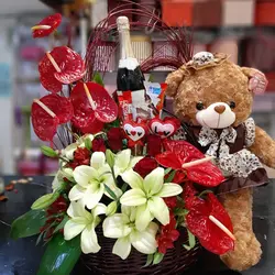 باکس گل باشکلات و عروسک 11