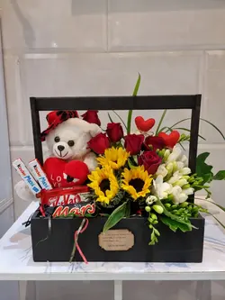 باکس گل باشکلات و عروسک 8