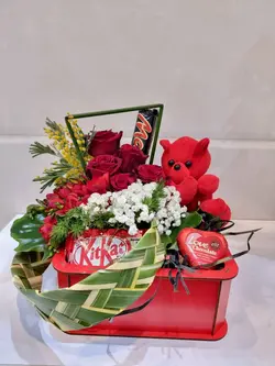 باکس گل باشکلات و عروسک2