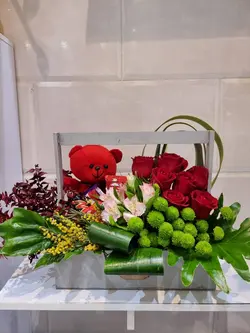 باکس گل باشکلات و عروسک1