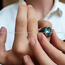 انگشتر نقره مردانه با سنگ کریستال اتمی آبی