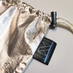 کیسه پارچه‌ای هدیه و اکسسوری طلایی‌رنگ کد BG003