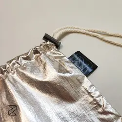 کیسه پارچه‌ای هدیه و اکسسوری طلایی‌رنگ کد BG003