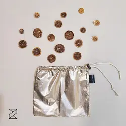 کیسه پارچه‌ای هدیه و اکسسوری طلایی‌رنگ کد BG003