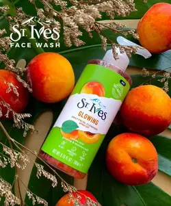 ژل شوینده صورت سینت ایوز حاوی عصاره زردالو ST IVES GLOWING
