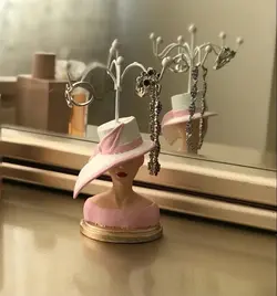 آویز جواهر  مدل نیم تنه