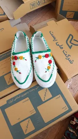 گیوه سفید گلدوزی