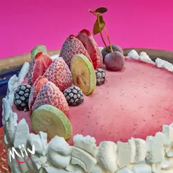 کیک بستنی توت فرنگی و وانیل