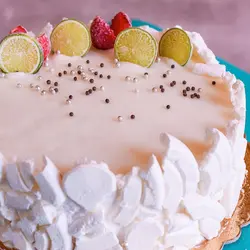 کیک بستنی سربه لیمو و توت فرنگی