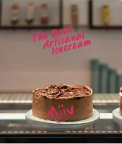 کیک بستنی شکلات و کارامل