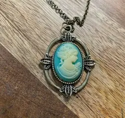 گردنبند قدیمی کاترین پیرس