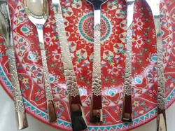 سرویس قاشق و چنگال 24نفره مارک یونیک با جعبه چوبی زیبا و ۱۲۰ پارچه  مدل و طرح جديد بیل اروپایی جنس استیل نگیر ضمانتی