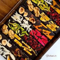 چاکلت بار آجیلی با باکس چوبی