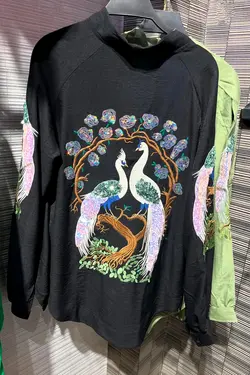 شومیز مانتویی گلدوزی و پولک دوزی طرح طاووس