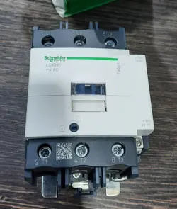کنتاکتور D80 اشنایدر 80 آمپر 40 کیلووات بوبین 220VAC مدل LC1D80M5(آکبند)