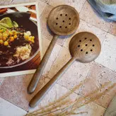 کفگیر پلویی چوبی دست ساز بارلی مدل آبادیس 27 سانتی چوب گردو کد bar0009 (1عدد)