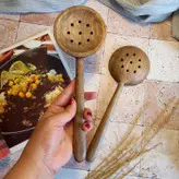 کفگیر پلویی چوبی دست ساز بارلی مدل آبادیس 27 سانتی چوب گردو کد bar0009 (1عدد)