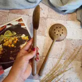 کفگیر پلویی چوبی دست ساز بارلی مدل آبادیس 27 سانتی چوب گردو کد bar0009 (1عدد)