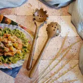 چنگال پاستا و ماکارونی چوبی دستساز بارلی مدل ژیکان 27 سانتی چوب گردو کد bar0286